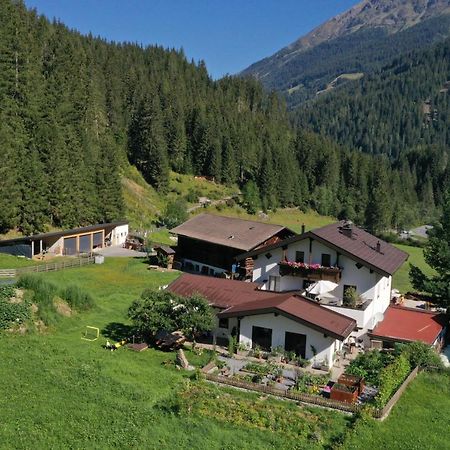 Landhaus St. Hubertus Kaunertal Exteriör bild