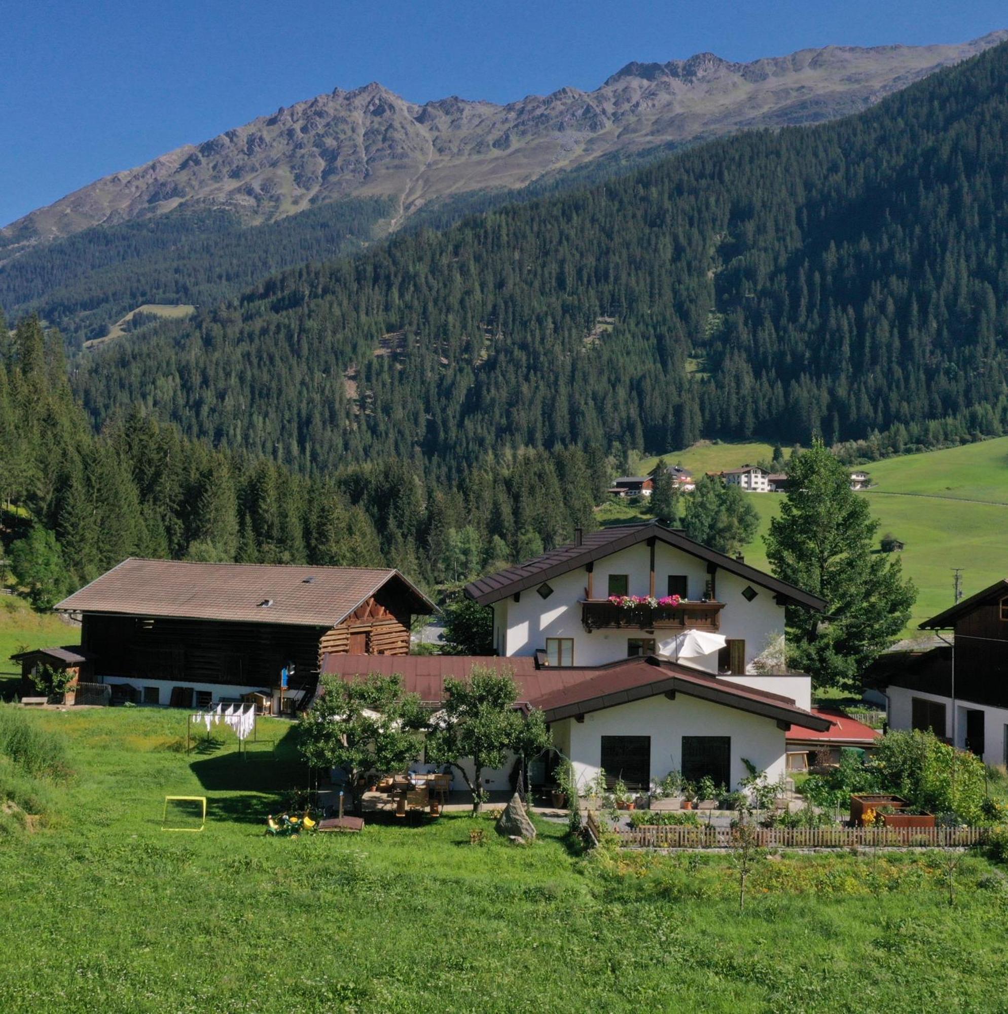 Landhaus St. Hubertus Kaunertal Exteriör bild