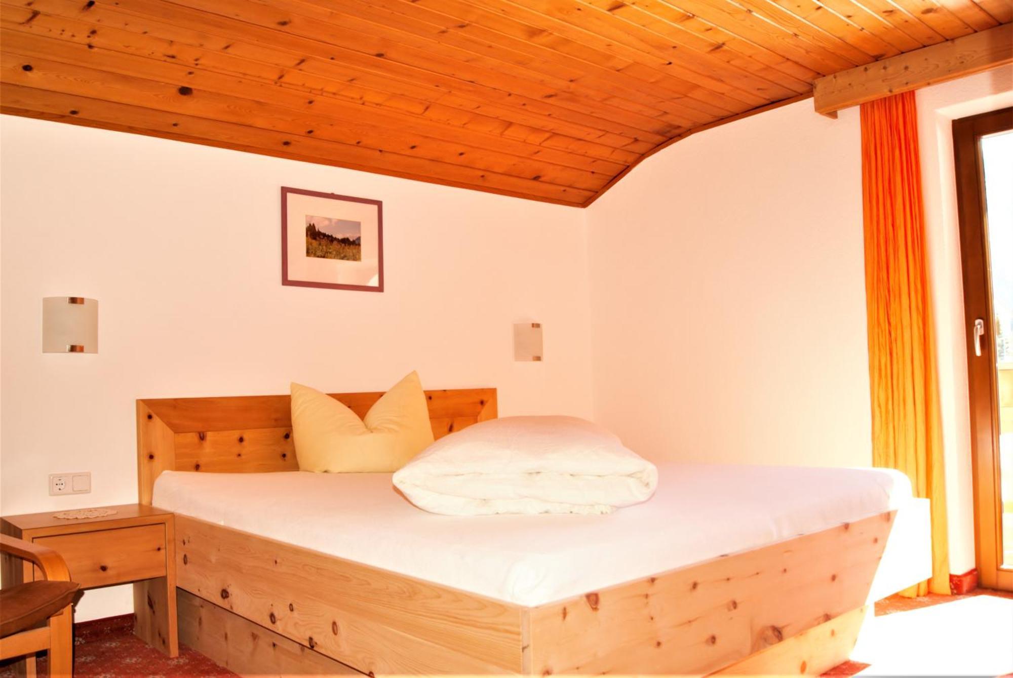 Landhaus St. Hubertus Kaunertal Rum bild