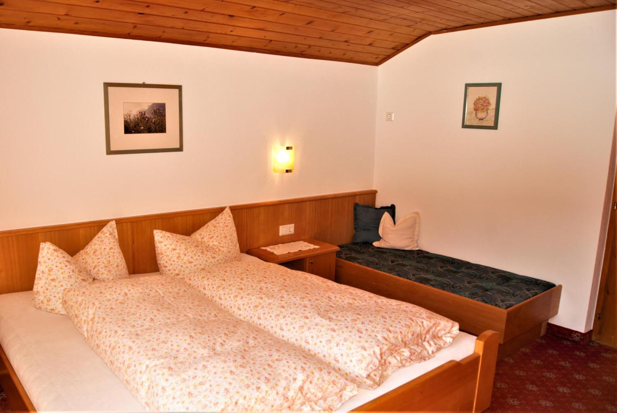 Landhaus St. Hubertus Kaunertal Rum bild